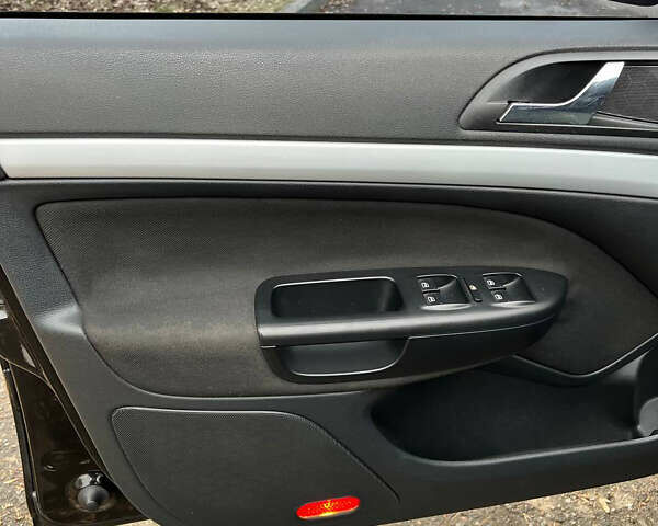 Черный Шкода Октавия, объемом двигателя 1.6 л и пробегом 211 тыс. км за 6800 $, фото 14 на Automoto.ua