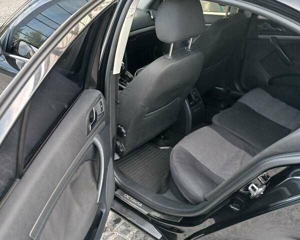 Черный Шкода Октавия, объемом двигателя 1.6 л и пробегом 285 тыс. км за 5700 $, фото 4 на Automoto.ua