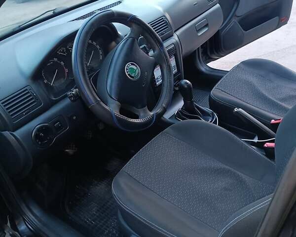 Черный Шкода Октавия, объемом двигателя 1.6 л и пробегом 431 тыс. км за 5500 $, фото 3 на Automoto.ua