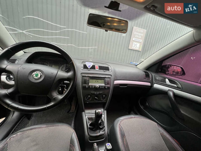 Черный Шкода Октавия, объемом двигателя 1.6 л и пробегом 301 тыс. км за 5600 $, фото 14 на Automoto.ua