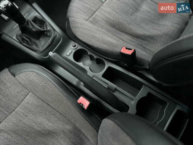 Черный Шкода Октавия, объемом двигателя 1.6 л и пробегом 223 тыс. км за 6300 $, фото 22 на Automoto.ua