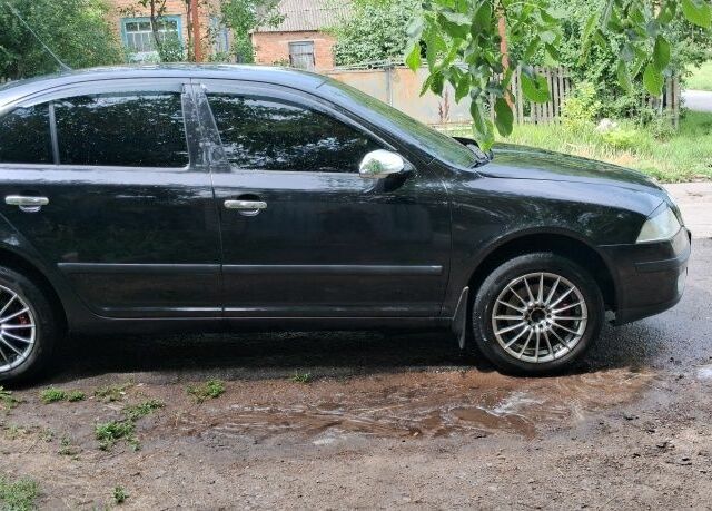 Черный Шкода Октавия, объемом двигателя 1.6 л и пробегом 290 тыс. км за 6350 $, фото 5 на Automoto.ua