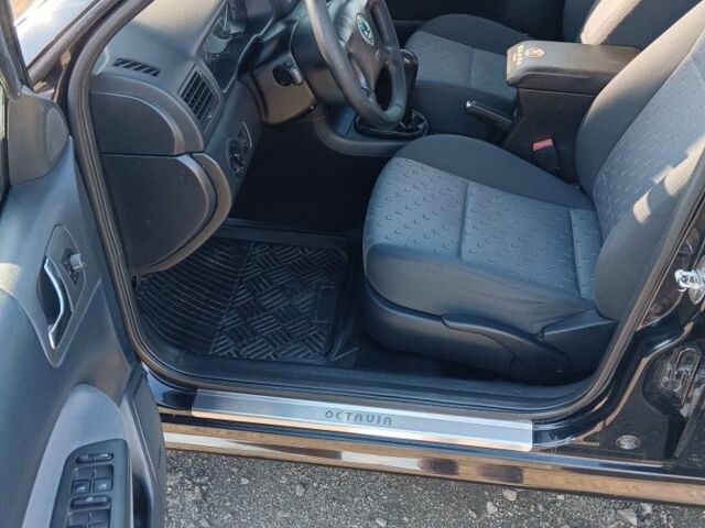 Черный Шкода Октавия, объемом двигателя 1.9 л и пробегом 146 тыс. км за 5500 $, фото 8 на Automoto.ua