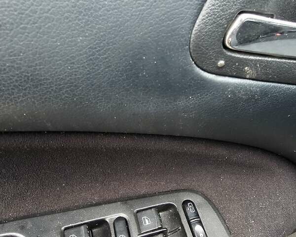 Черный Шкода Октавия, объемом двигателя 1.6 л и пробегом 210 тыс. км за 2350 $, фото 10 на Automoto.ua