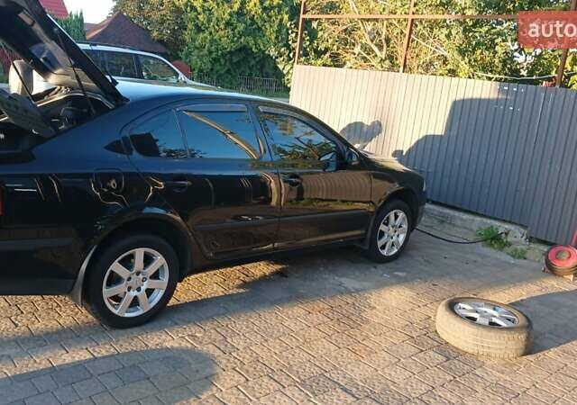 Черный Шкода Октавия, объемом двигателя 1.6 л и пробегом 285 тыс. км за 5700 $, фото 6 на Automoto.ua