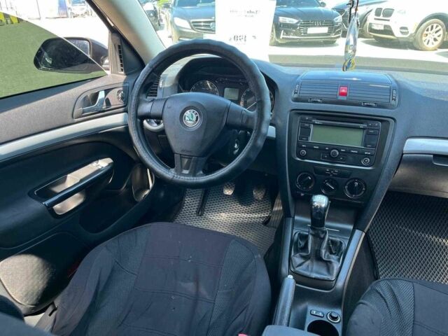 Черный Шкода Октавия, объемом двигателя 1.8 л и пробегом 345 тыс. км за 4740 $, фото 23 на Automoto.ua