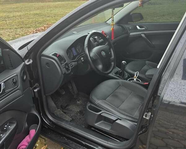 Черный Шкода Октавия, объемом двигателя 1.6 л и пробегом 315 тыс. км за 6300 $, фото 1 на Automoto.ua