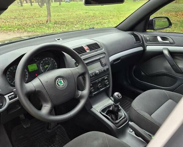 Чорний Шкода Октавія, об'ємом двигуна 1.6 л та пробігом 195 тис. км за 6600 $, фото 9 на Automoto.ua