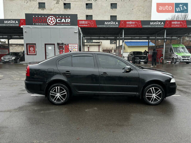 Черный Шкода Октавия, объемом двигателя 2 л и пробегом 263 тыс. км за 5700 $, фото 2 на Automoto.ua