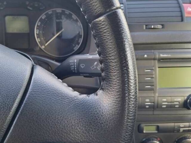 Черный Шкода Октавия, объемом двигателя 2 л и пробегом 139 тыс. км за 7500 $, фото 4 на Automoto.ua