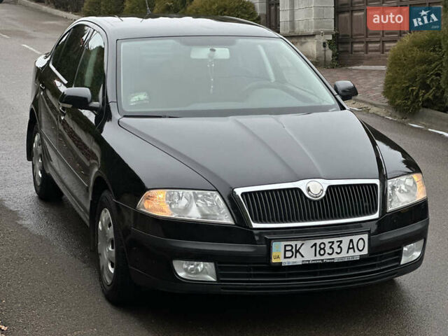 Черный Шкода Октавия, объемом двигателя 1.6 л и пробегом 223 тыс. км за 6300 $, фото 3 на Automoto.ua