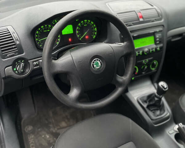 Черный Шкода Октавия, объемом двигателя 1.98 л и пробегом 250 тыс. км за 4999 $, фото 6 на Automoto.ua