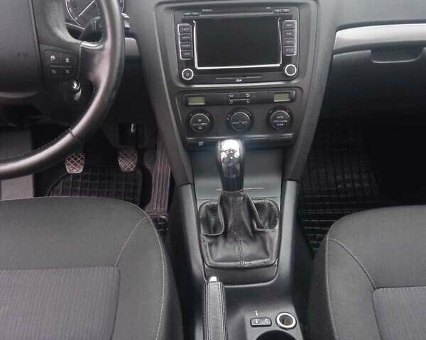 Черный Шкода Октавия, объемом двигателя 1.9 л и пробегом 219 тыс. км за 6500 $, фото 12 на Automoto.ua