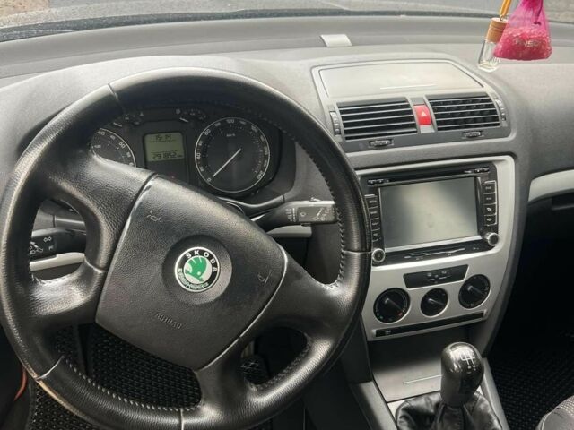 Черный Шкода Октавия, объемом двигателя 1.6 л и пробегом 290 тыс. км за 6350 $, фото 3 на Automoto.ua