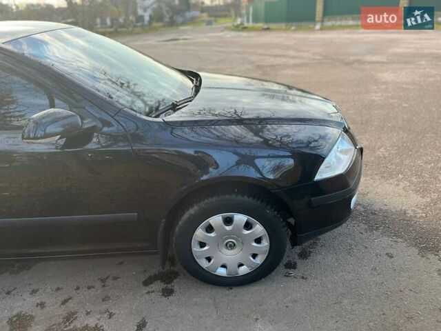 Черный Шкода Октавия, объемом двигателя 1.6 л и пробегом 210 тыс. км за 5900 $, фото 2 на Automoto.ua