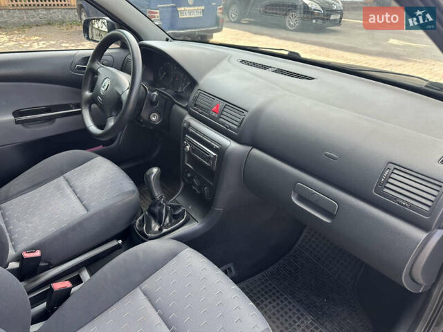 Чорний Шкода Октавія, об'ємом двигуна 1.6 л та пробігом 216 тис. км за 5600 $, фото 10 на Automoto.ua