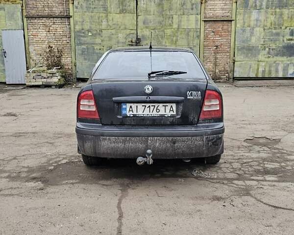 Черный Шкода Октавия, объемом двигателя 1.6 л и пробегом 210 тыс. км за 2350 $, фото 1 на Automoto.ua