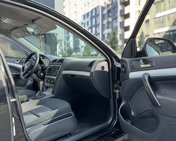 Черный Шкода Октавия, объемом двигателя 1.8 л и пробегом 295 тыс. км за 6500 $, фото 13 на Automoto.ua