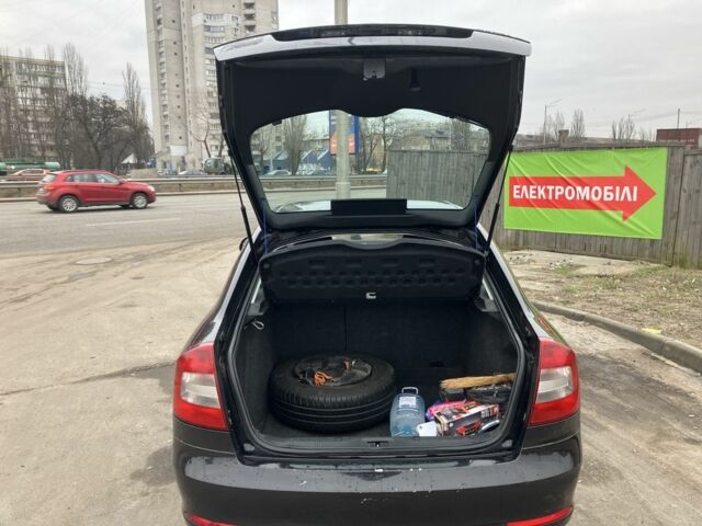 Черный Шкода Октавия, объемом двигателя 1.6 л и пробегом 367 тыс. км за 5200 $, фото 12 на Automoto.ua