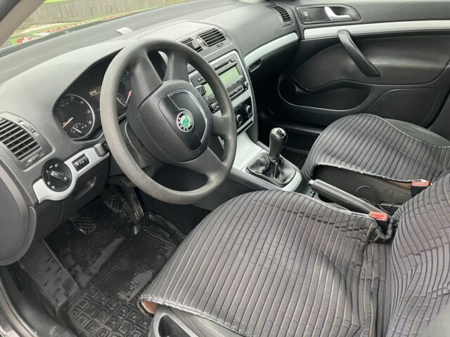 Черный Шкода Октавия, объемом двигателя 1.6 л и пробегом 367 тыс. км за 5200 $, фото 9 на Automoto.ua