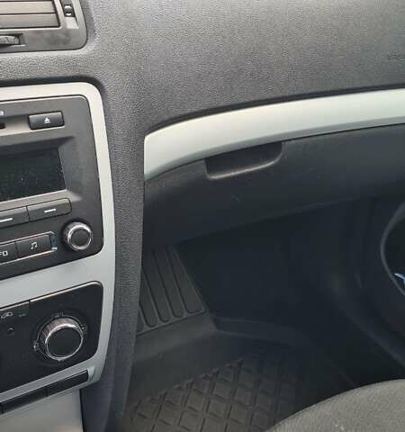 Черный Шкода Октавия, объемом двигателя 1.8 л и пробегом 228 тыс. км за 7000 $, фото 7 на Automoto.ua