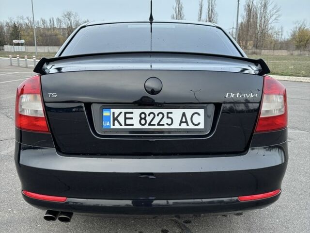 Черный Шкода Октавия, объемом двигателя 1.8 л и пробегом 211 тыс. км за 9000 $, фото 1 на Automoto.ua