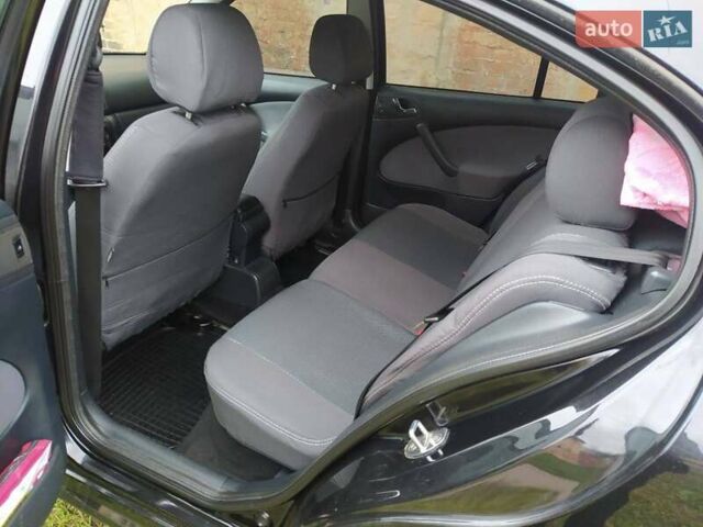 Черный Шкода Октавия, объемом двигателя 1.6 л и пробегом 196 тыс. км за 6200 $, фото 3 на Automoto.ua