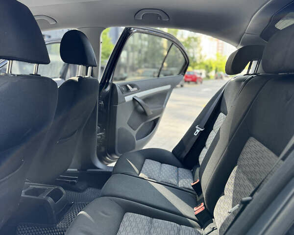 Черный Шкода Октавия, объемом двигателя 1.8 л и пробегом 295 тыс. км за 6500 $, фото 15 на Automoto.ua