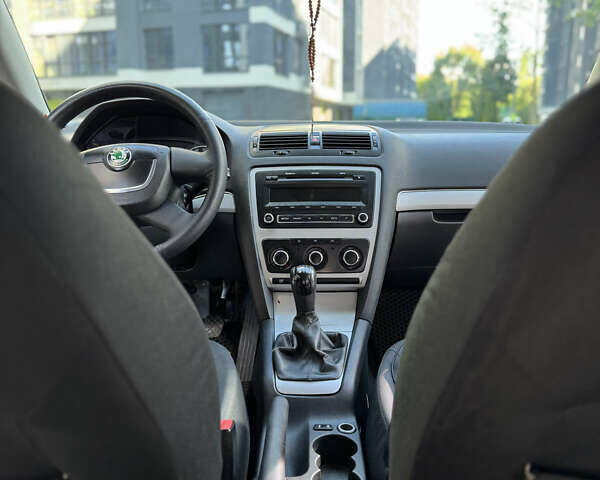 Черный Шкода Октавия, объемом двигателя 1.8 л и пробегом 295 тыс. км за 6500 $, фото 16 на Automoto.ua