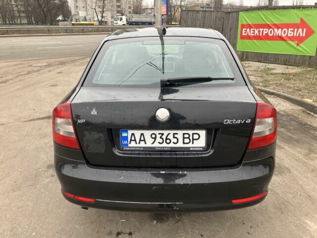 Черный Шкода Октавия, объемом двигателя 1.6 л и пробегом 367 тыс. км за 5200 $, фото 4 на Automoto.ua