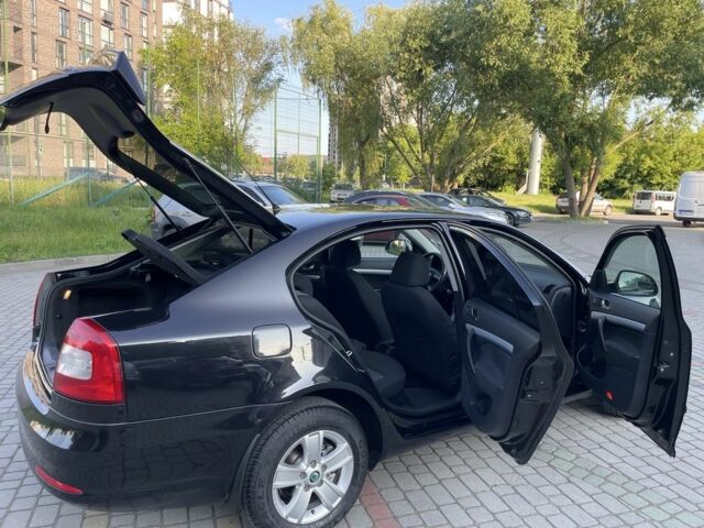 Чорний Шкода Октавія, об'ємом двигуна 1.8 л та пробігом 210 тис. км за 6550 $, фото 3 на Automoto.ua