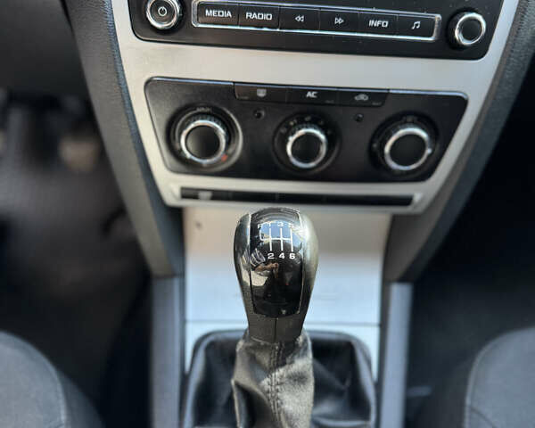 Черный Шкода Октавия, объемом двигателя 1.8 л и пробегом 295 тыс. км за 6500 $, фото 9 на Automoto.ua