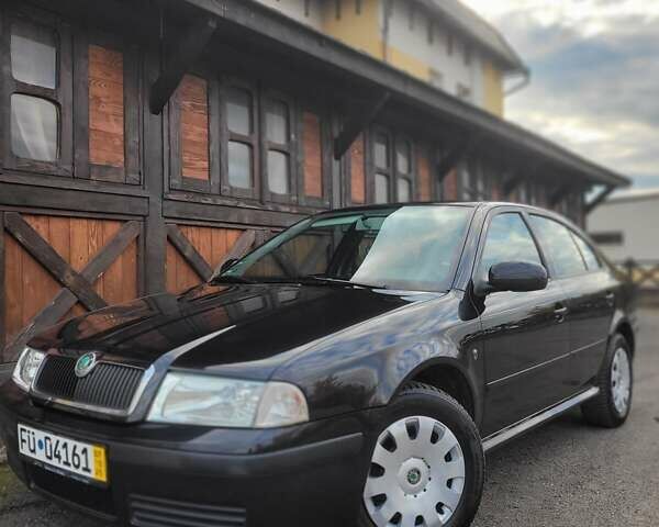 Черный Шкода Октавия, объемом двигателя 1.6 л и пробегом 197 тыс. км за 7150 $, фото 1 на Automoto.ua