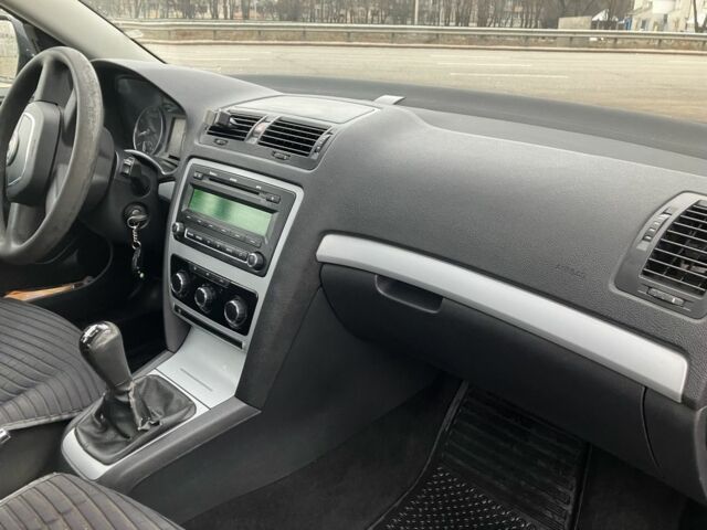 Черный Шкода Октавия, объемом двигателя 1.6 л и пробегом 367 тыс. км за 5200 $, фото 15 на Automoto.ua