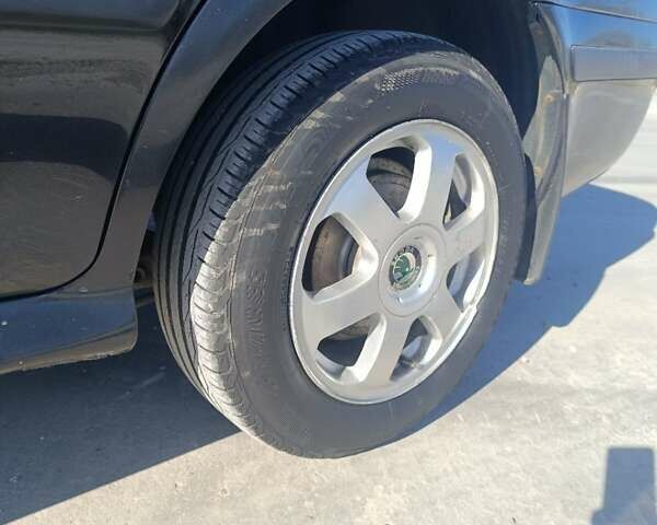 Черный Шкода Октавия, объемом двигателя 1.6 л и пробегом 239 тыс. км за 6800 $, фото 13 на Automoto.ua
