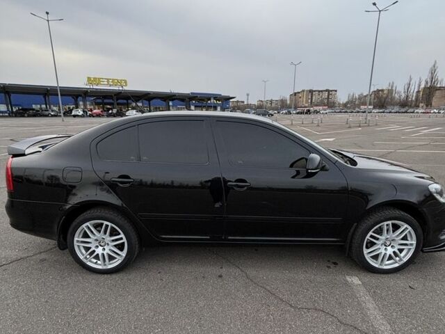 Черный Шкода Октавия, объемом двигателя 1.8 л и пробегом 211 тыс. км за 9000 $, фото 3 на Automoto.ua