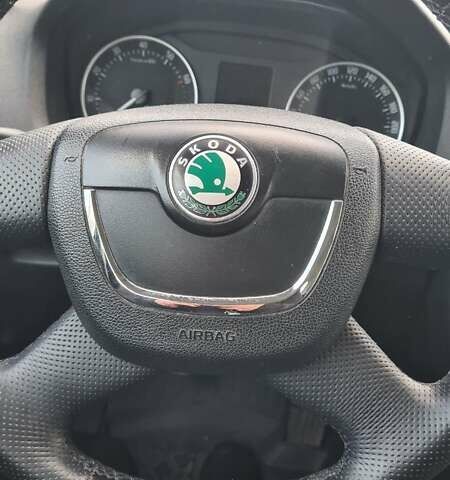 Черный Шкода Октавия, объемом двигателя 1.8 л и пробегом 228 тыс. км за 7000 $, фото 5 на Automoto.ua