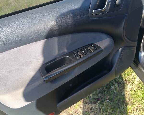 Черный Шкода Октавия, объемом двигателя 1.6 л и пробегом 239 тыс. км за 6800 $, фото 11 на Automoto.ua