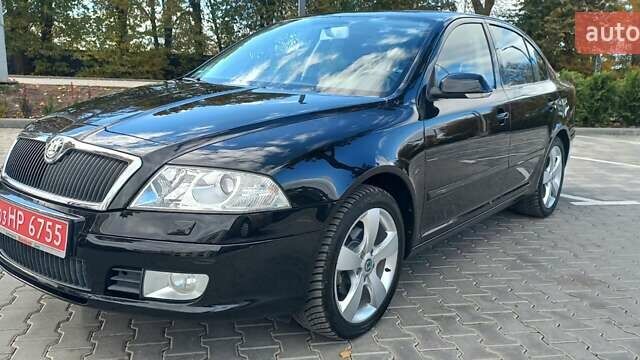 Черный Шкода Октавия, объемом двигателя 1.6 л и пробегом 145 тыс. км за 9250 $, фото 1 на Automoto.ua