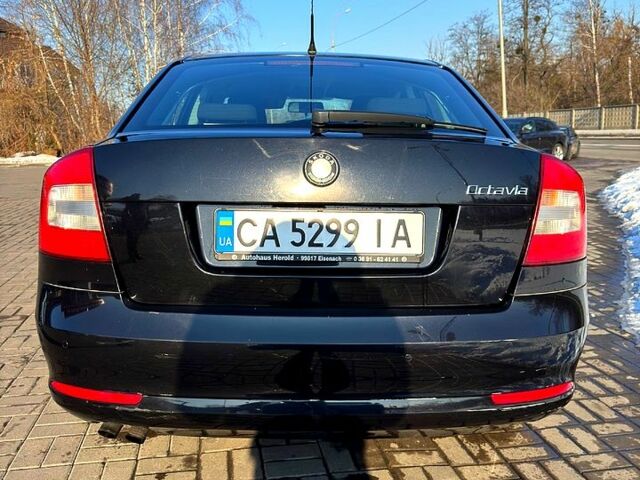 Черный Шкода Октавия, объемом двигателя 18 л и пробегом 265 тыс. км за 7000 $, фото 5 на Automoto.ua