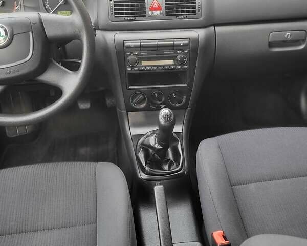 Черный Шкода Октавия, объемом двигателя 1.6 л и пробегом 197 тыс. км за 7150 $, фото 22 на Automoto.ua