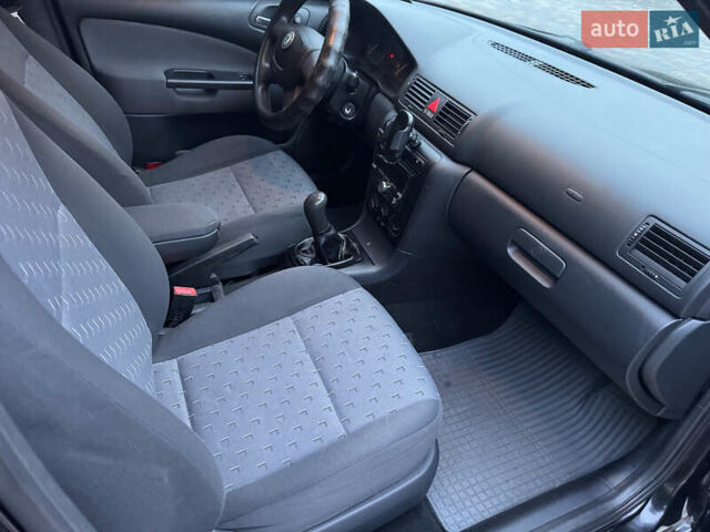 Черный Шкода Октавия, объемом двигателя 1.6 л и пробегом 225 тыс. км за 5650 $, фото 11 на Automoto.ua