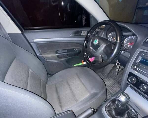 Черный Шкода Октавия, объемом двигателя 1.6 л и пробегом 239 тыс. км за 7700 $, фото 5 на Automoto.ua