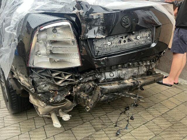 Черный Шкода Октавия, объемом двигателя 1.9 л и пробегом 265 тыс. км за 5200 $, фото 6 на Automoto.ua