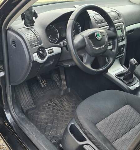 Черный Шкода Октавия, объемом двигателя 1.8 л и пробегом 228 тыс. км за 7000 $, фото 4 на Automoto.ua