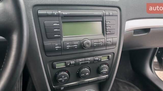 Черный Шкода Октавия, объемом двигателя 1.6 л и пробегом 145 тыс. км за 9250 $, фото 46 на Automoto.ua