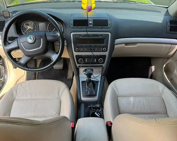 Черный Шкода Октавия, объемом двигателя 1.9 л и пробегом 300 тыс. км за 7999 $, фото 7 на Automoto.ua