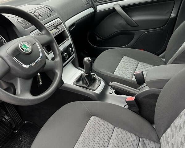 Чорний Шкода Октавія, об'ємом двигуна 1.6 л та пробігом 167 тис. км за 8150 $, фото 26 на Automoto.ua