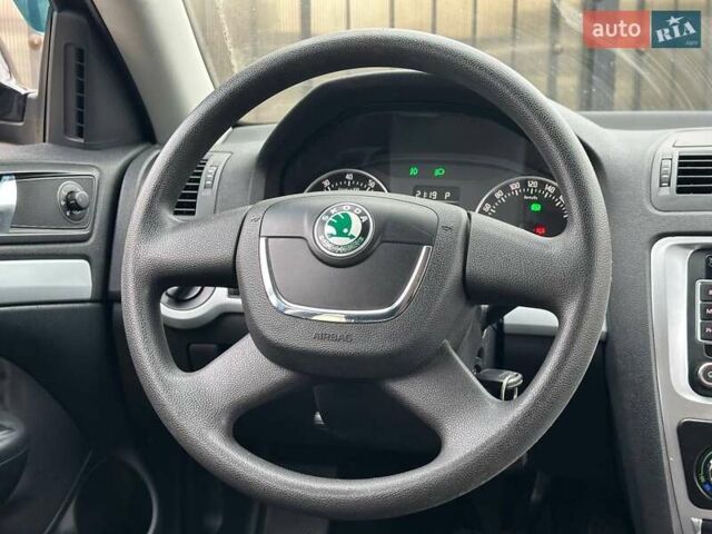 Черный Шкода Октавия, объемом двигателя 1.8 л и пробегом 206 тыс. км за 7490 $, фото 13 на Automoto.ua