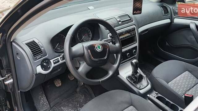 Чорний Шкода Октавія, об'ємом двигуна 1.6 л та пробігом 279 тис. км за 7200 $, фото 19 на Automoto.ua
